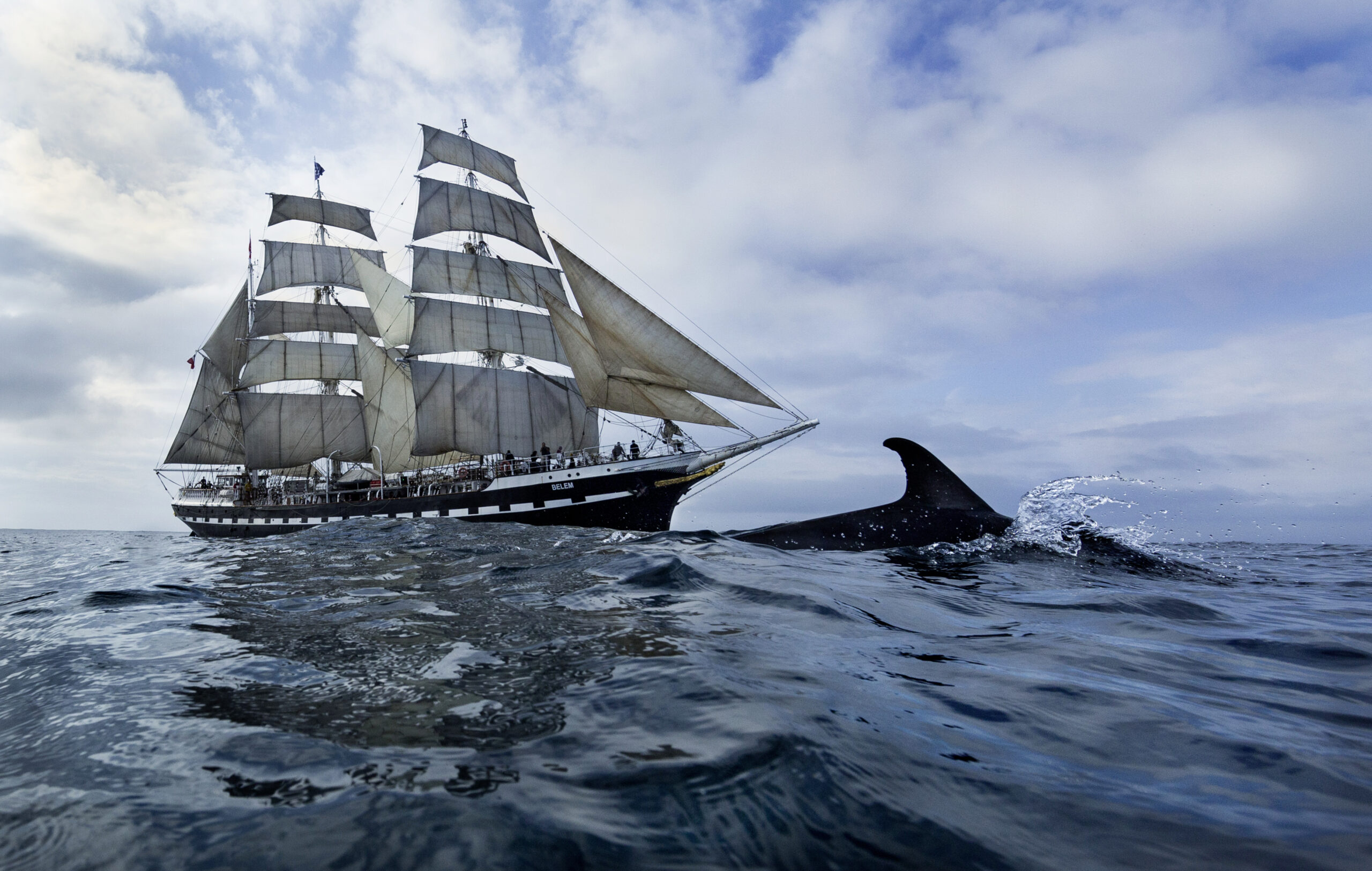 Arrivée de la flamme olympique : le Belem à Marseille